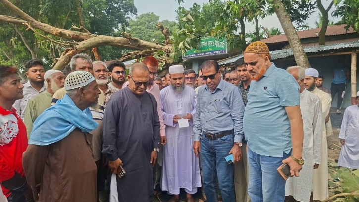 শিক্ষার্থীরা অল্পের জন্য রক্ষা